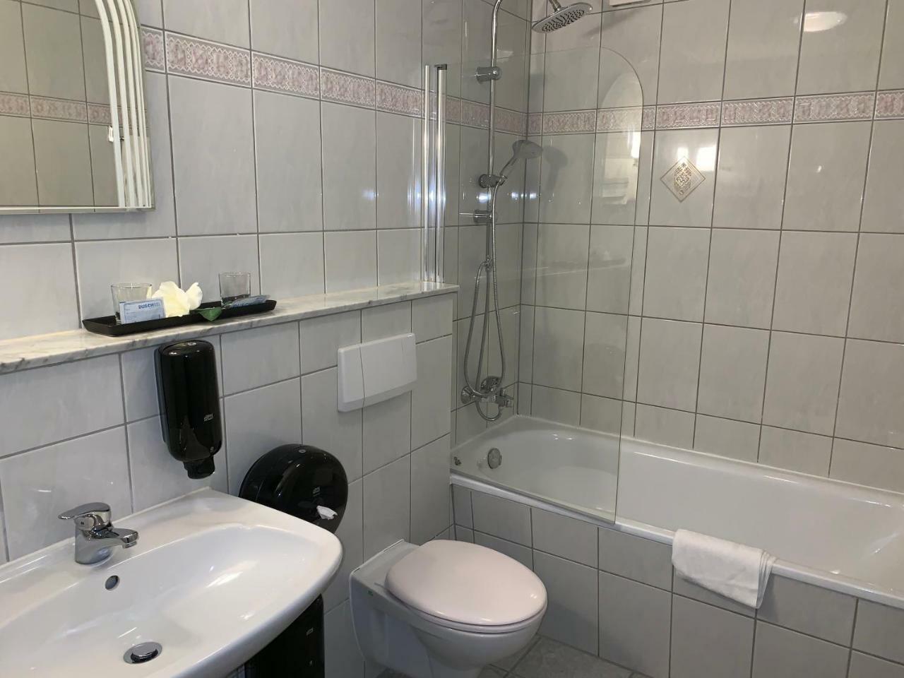 Hotel Haus Hubertus Elsdorf 外观 照片